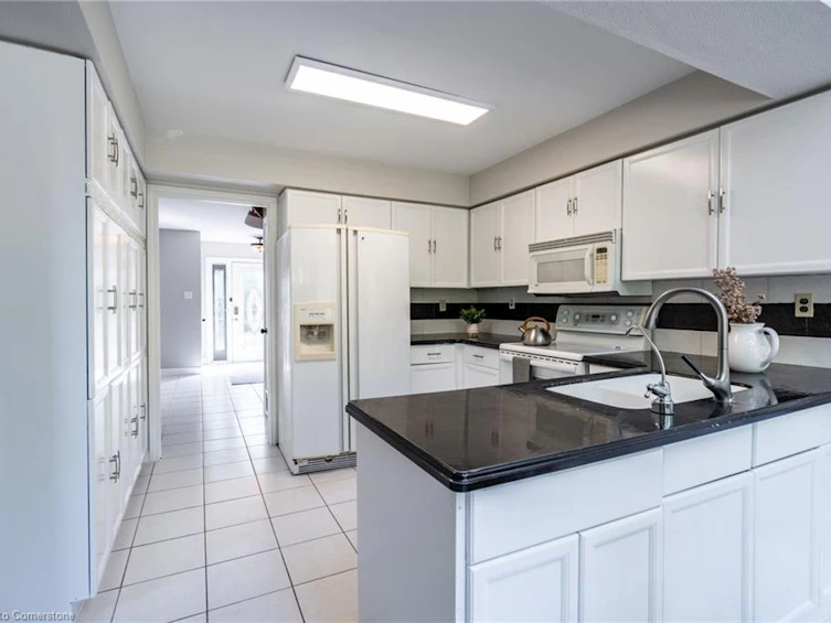 1689 Kerns Road, Burlington, ON, L7P 4V6 - 13