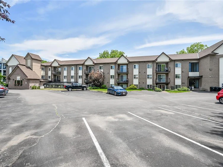 207-20 John Street, Grimsby, ON, L3M 1X5 - 3