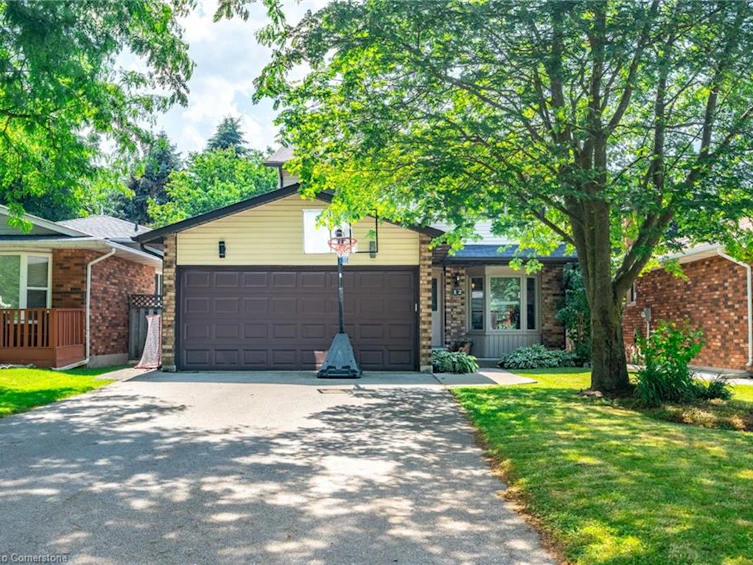 12 Bloomsbury Court, Hamilton, ON, L9G 4L6 - 2