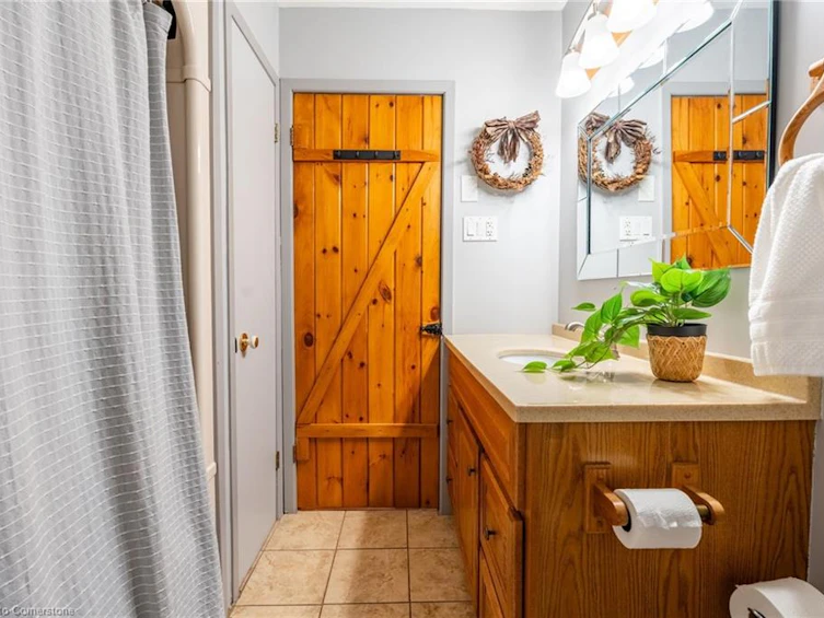 2718 No 8 Side Road, Burlington, ON, L7P 0E6 - 27