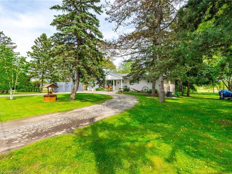 2718 No 8 Side Road, Burlington, ON, L7P 0E6 - 2