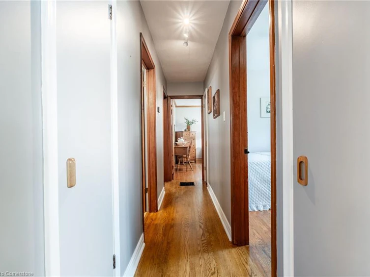 2718 No 8 Side Road, Burlington, ON, L7P 0E6 - 19