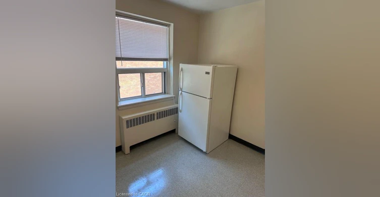 3-119 Macnab Street, Hamilton, ON, L8P 3C2 - 3