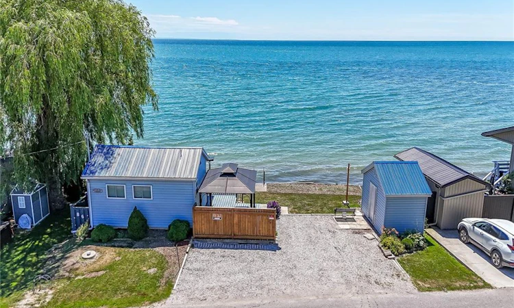 86 Lakeshore Road