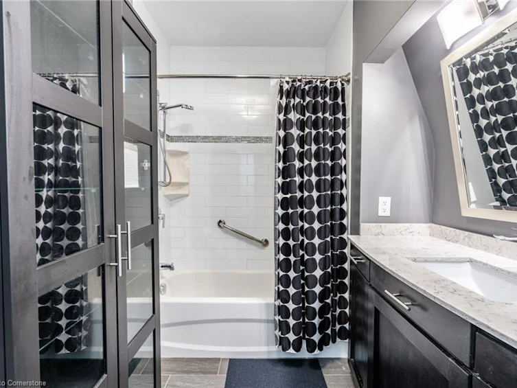 60 Inverness Avenue W, Hamilton, ON, L9C 1A4 - 31