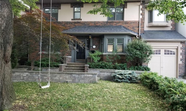136 Humbercrest Boulevard