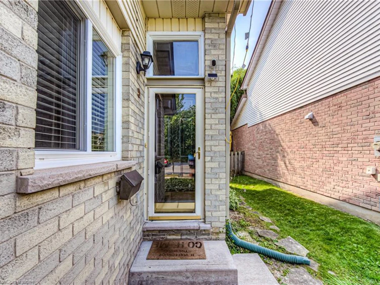 582 Drummerhill Crescent, Waterloo, ON, N2T 1G4 - 4