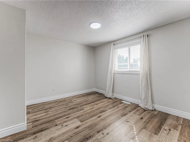 582 Drummerhill Crescent, Waterloo, ON, N2T 1G4 - 27
