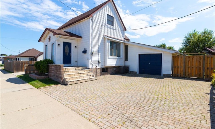 704 Roxborough Avenue