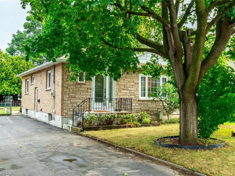 961 Danforth Avenue, Burlington, ON, L7T 1S7 - 3