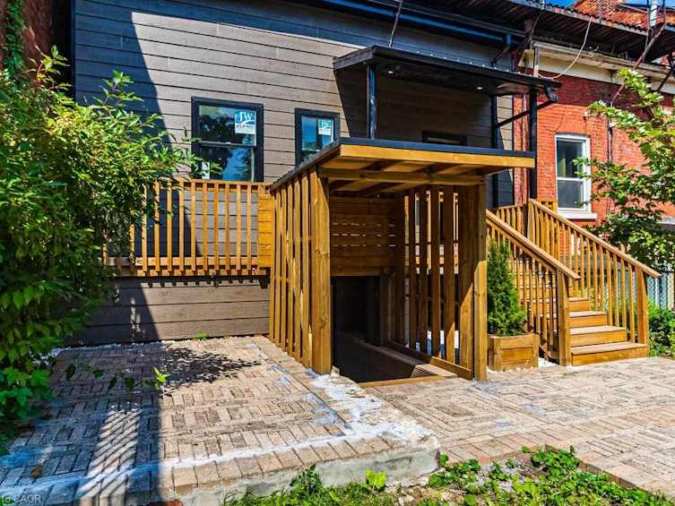 111 Wellington Street S, Hamilton, ON, L8N 2R3 - 25