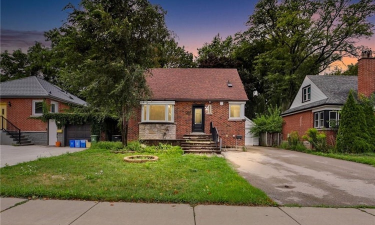 880 Garth Street