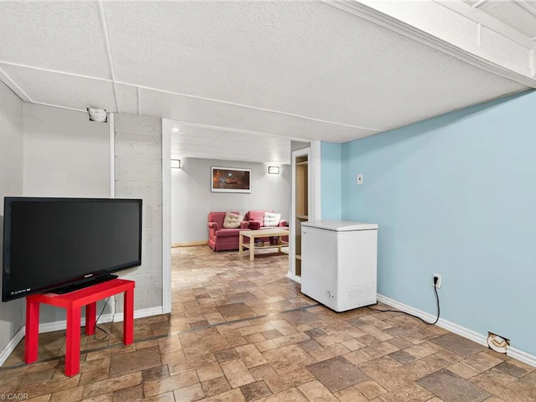 15 Donald Avenue, Hamilton, ON, L9H 1E9 - 27