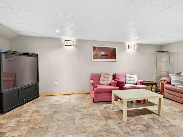 15 Donald Avenue, Hamilton, ON, L9H 1E9 - 24