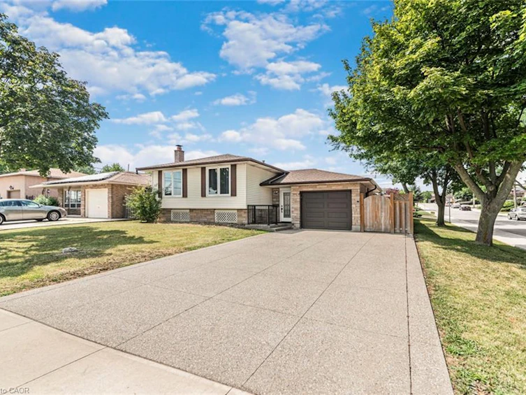 102 Quaker Crescent, Hamilton, ON, L8W 1H7 - 3