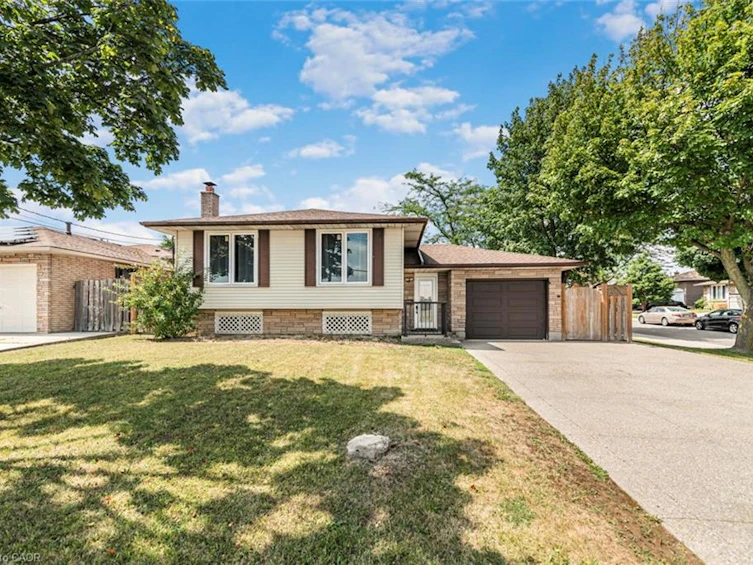 102 Quaker Crescent, Hamilton, ON, L8W 1H7