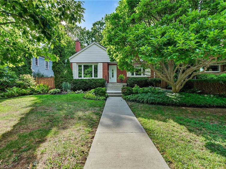 16 Parkview Row, Hamilton, ON, L9H 2R9 - 2