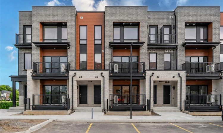 B039-525 Erinbrook Drive