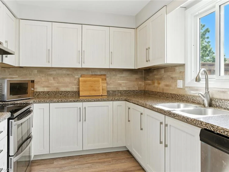 580 Deerhurst Drive, Burlington, ON, L7L 5W4 - 7