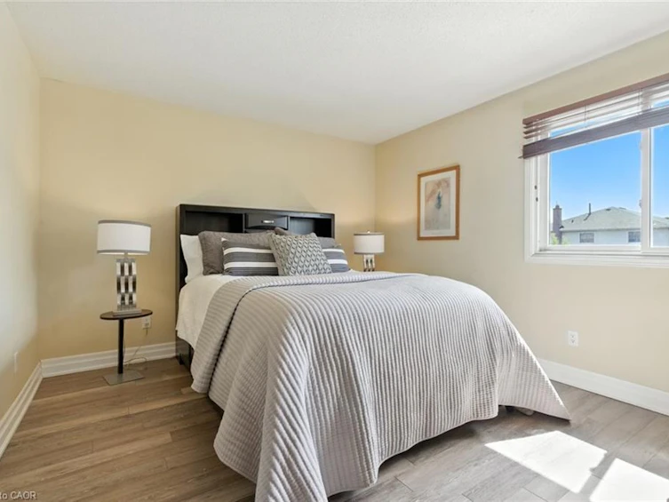 580 Deerhurst Drive, Burlington, ON, L7L 5W4 - 23