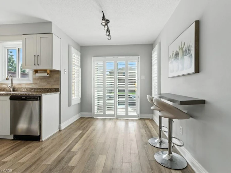 580 Deerhurst Drive, Burlington, ON, L7L 5W4 - 5