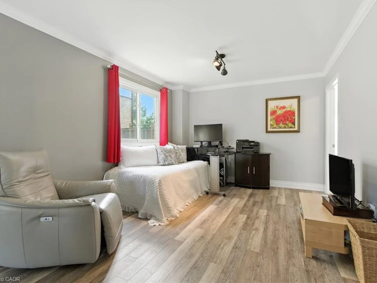 580 Deerhurst Drive, Burlington, ON, L7L 5W4 - 11