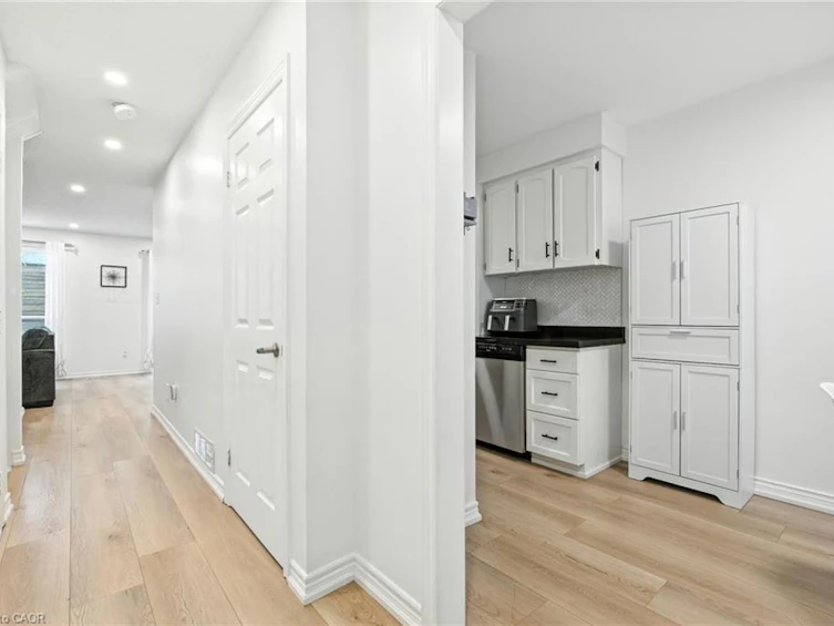 4-2252 Walkers Line, Burlington, ON, L7M 3Y8 - 4