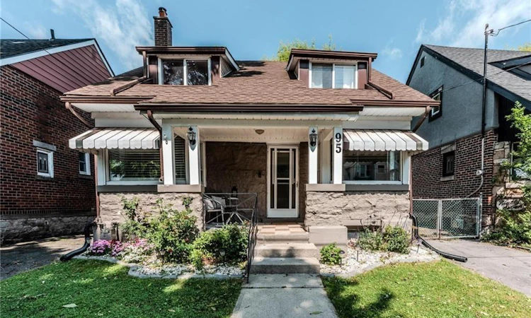 95 Paradise Road N