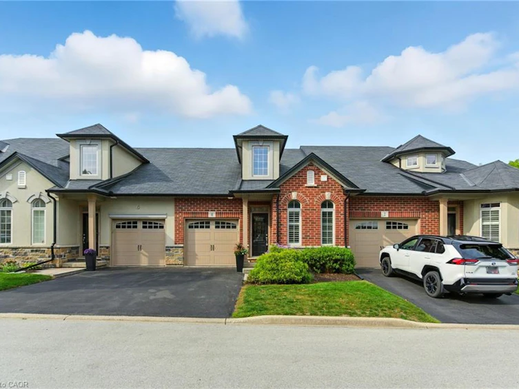 4 Burgundy Grove, Hamilton, ON, L9K 0E7