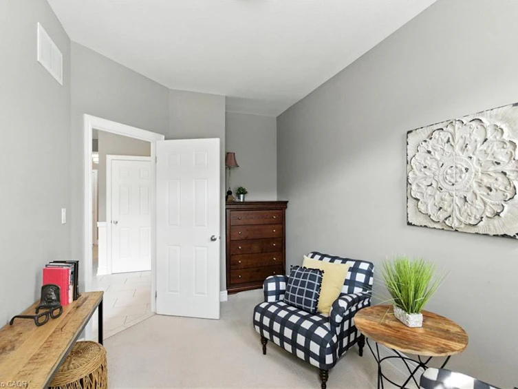 4 Burgundy Grove, Hamilton, ON, L9K 0E7 - 7