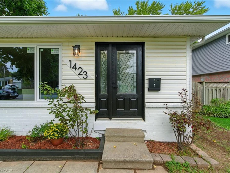 1423 Thornton Road, Burlington, ON, L7M 1N6 - 2