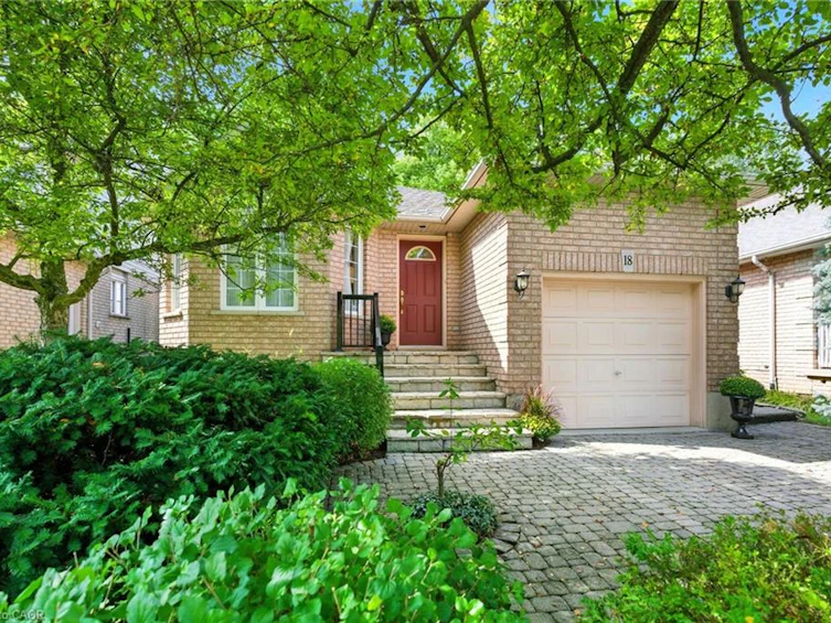 18 Naples Boulevard, Hamilton, ON, L9B 2J2 - 2