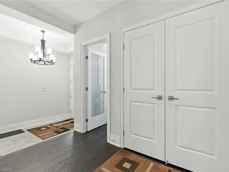 15 Robarts Drive, Hamilton, ON, L9K 0H6 - 3