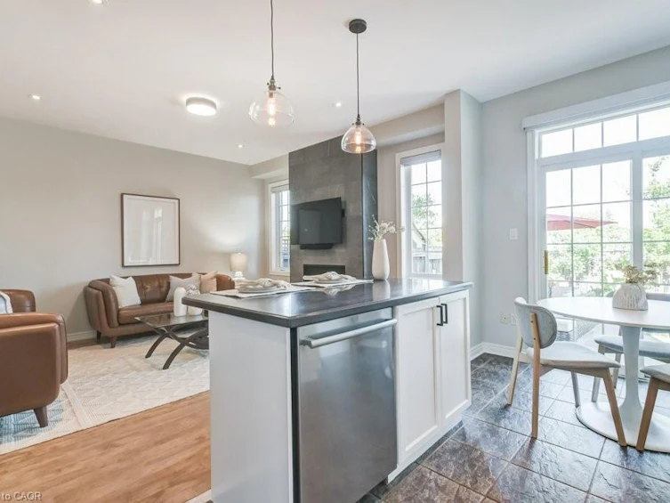 31 Watkins Glen Crescent, Aurora, ON, L4G 7P3 - 21