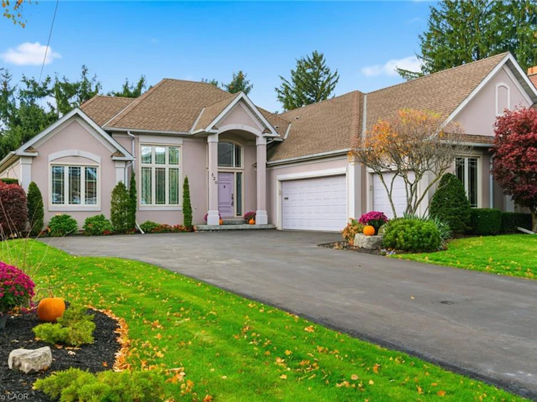 320 Fiddlers Green Road, Hamilton, ON, L9G 1X1