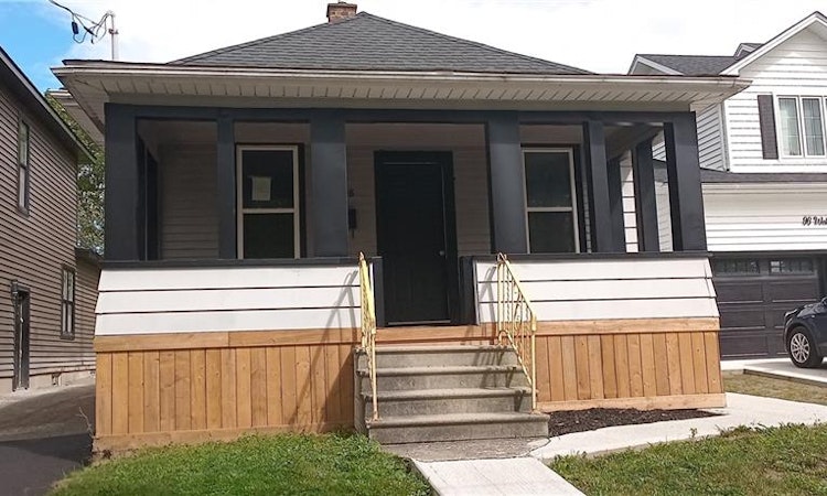 98 Welland Street N