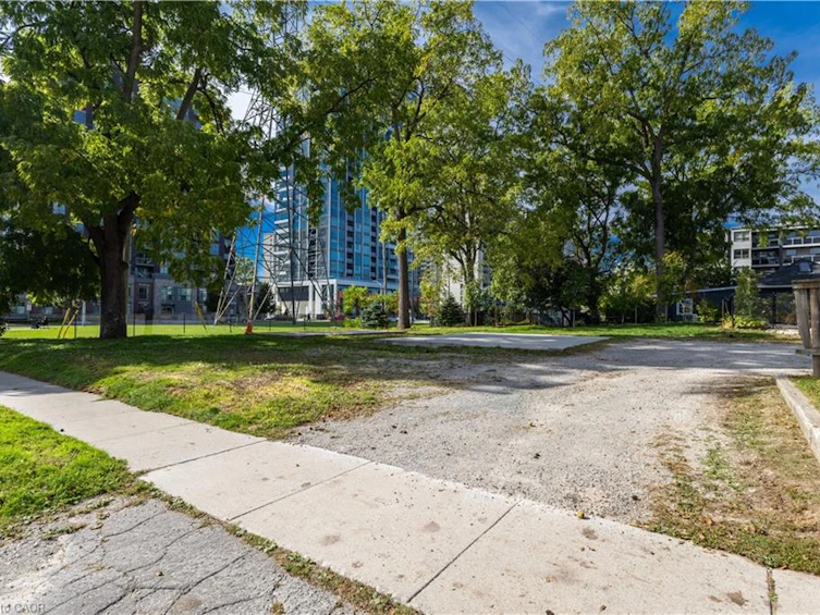 1333 Elgin Street, Burlington, ON, L7S 1N5 - 2