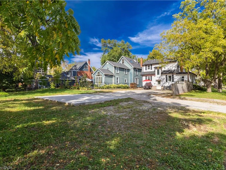 1333 Elgin Street, Burlington, ON, L7S 1N5