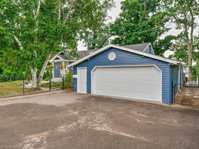 636 West Oval Drive, Burlington, ON, L7T 1B9 - 2