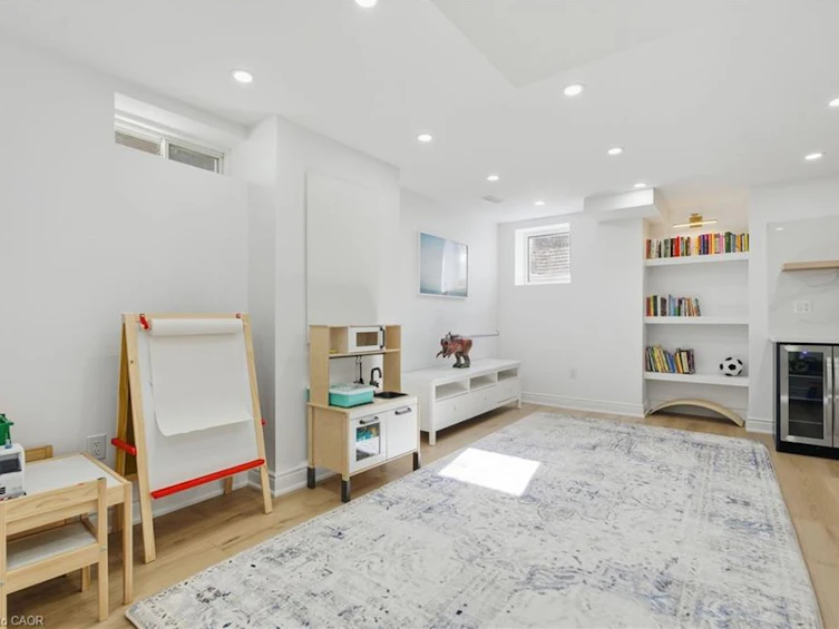 15 Bastia Street, Hamilton, ON, L8B 1V3 - 32