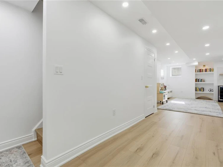 15 Bastia Street, Hamilton, ON, L8B 1V3 - 31