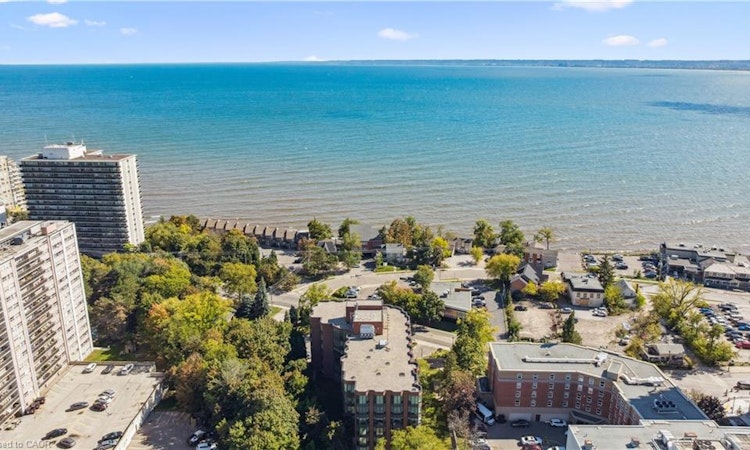 401-2121 Lakeshore Road