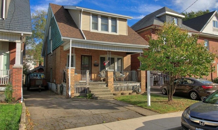 112 Kensington Avenue N