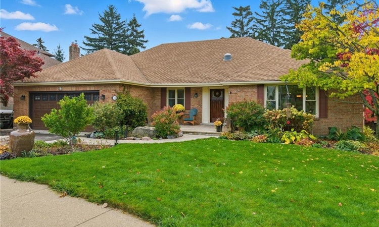 11 Mays Crescent