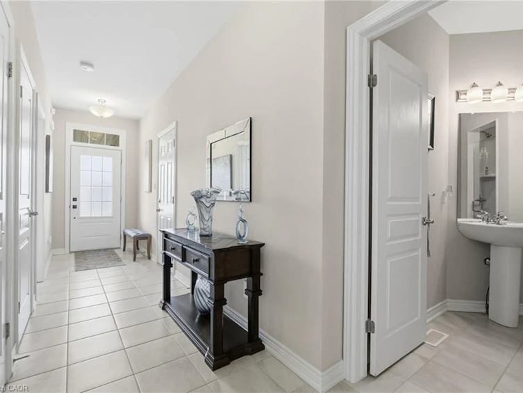 4 Ellis Avenue, St. Catharines, ON, L2P 0E6 - 3