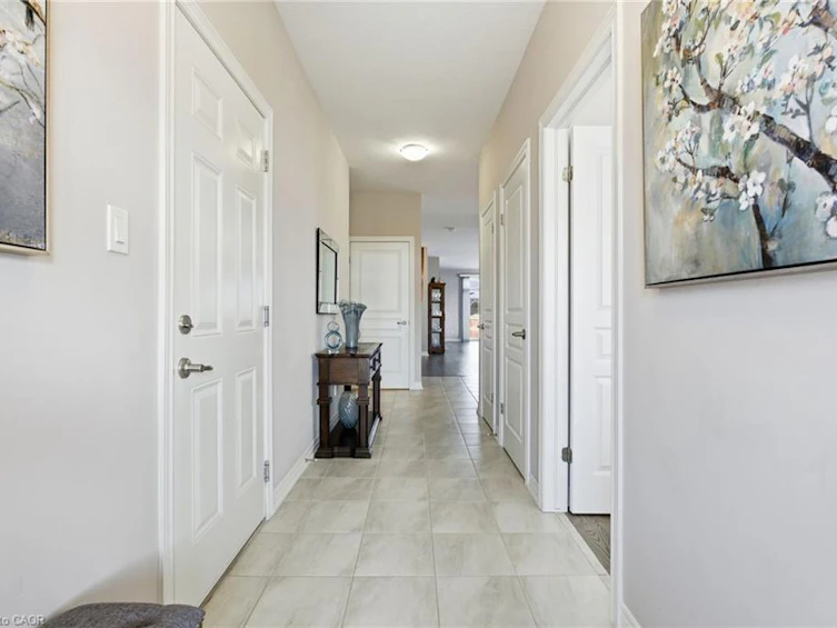 4 Ellis Avenue, St. Catharines, ON, L2P 0E6 - 4