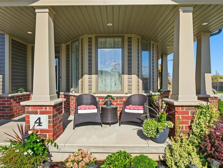 4 Ellis Avenue, St. Catharines, ON, L2P 0E6 - 2