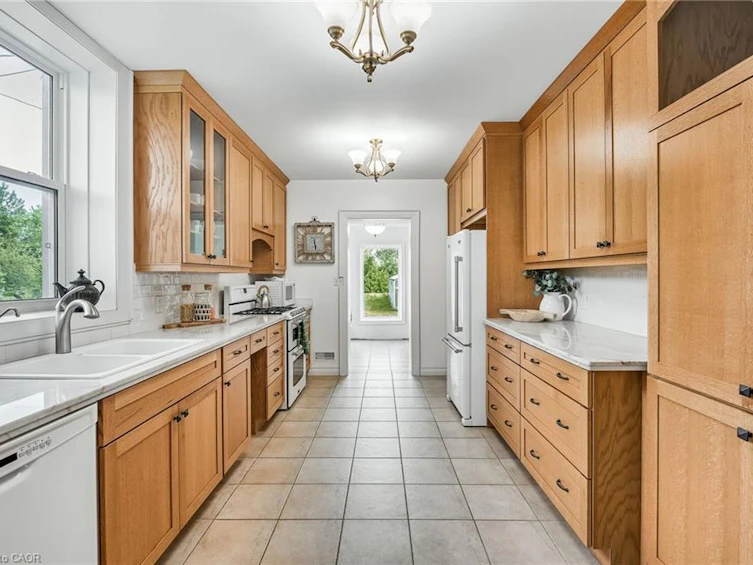 483 Harvest Road, Hamilton, ON, L9H 5E2 - 10