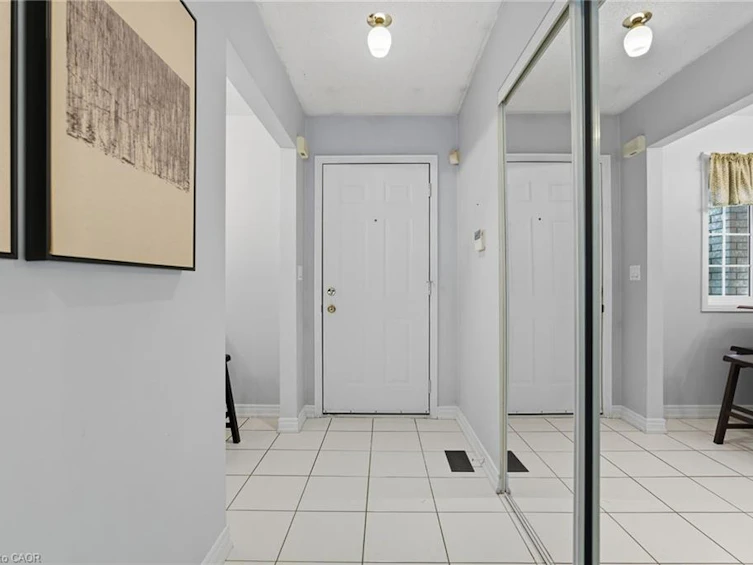 5 Chesapeake Drive, Hamilton, ON, L8B 0H7 - 5