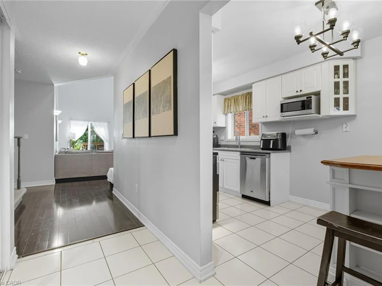 5 Chesapeake Drive, Hamilton, ON, L8B 0H7 - 6